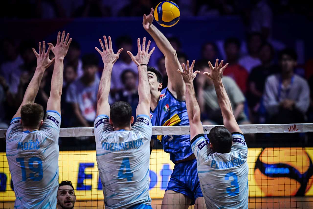 开云体育最新网址国际比赛日突围战来临;上海久事围绕意大利杯回应争议;底气十足;轮换策略成焦点的简单介绍