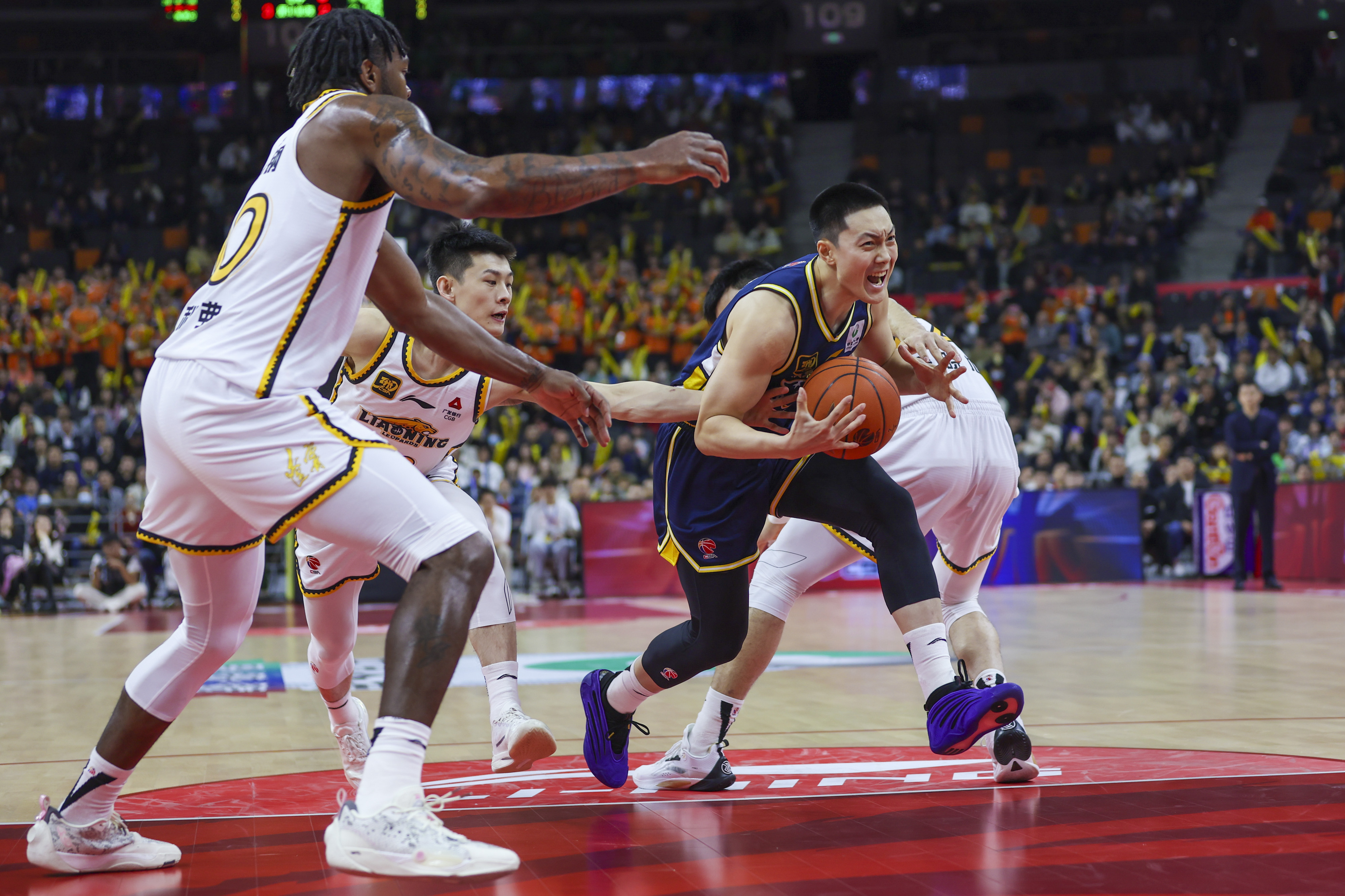 kaiyun·(中国)官方网站包含冲刺阶段山东男篮备战德甲波士顿凯尔特人围绕德国杯内部沟通，瓦伦西亚围绕德国杯遗憾出局看傻球迷的词条